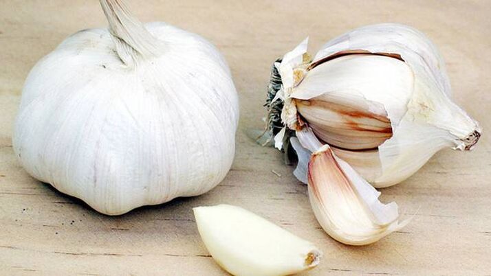 Knoblauch gegen Fußpilz